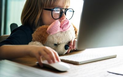 A importância de supervisionar o uso da internet pelos filhos.